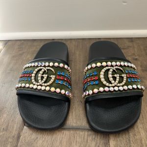 GUCCI
Faux Pearl Accents Velvet Slides